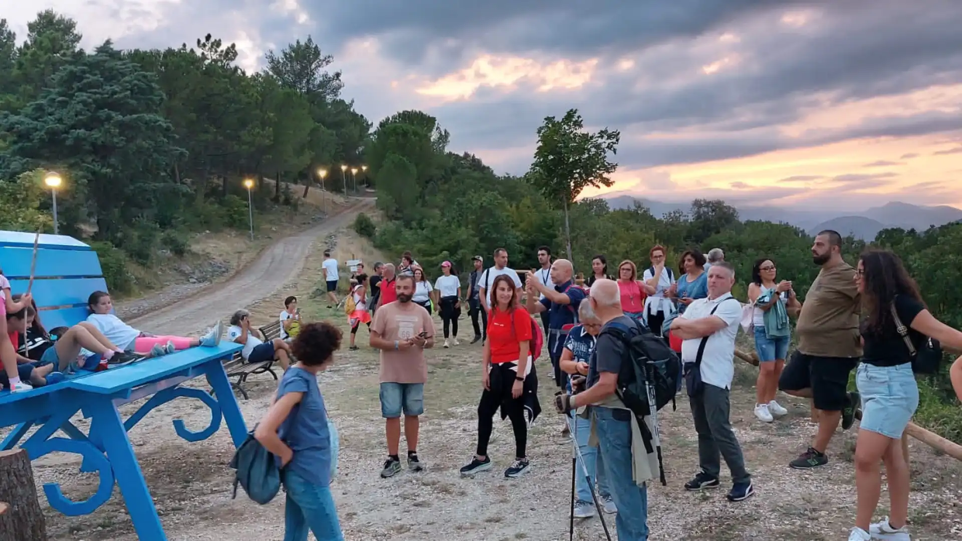 Macchia d’Isernia, il paese della Big Bench. La panchina gigante richiama sempre piu’ turisti.